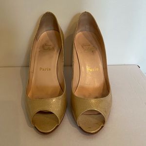 Authentic Christian Louboutin yoyo 85
